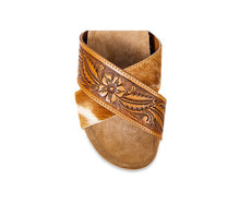 Load image into Gallery viewer, Stella Sandals- Size 6