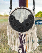 Load image into Gallery viewer, Black Beauty